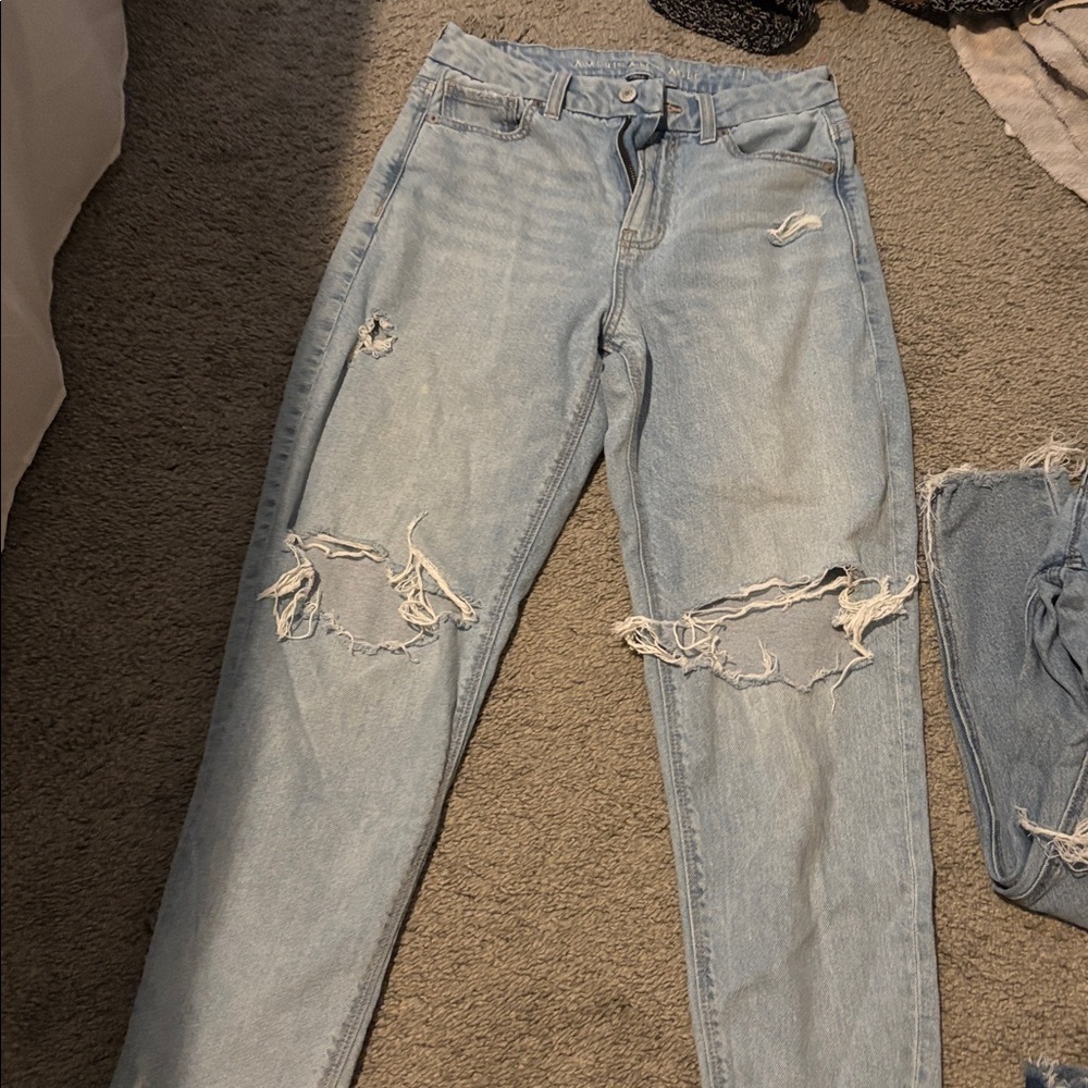 American Eagle Outfitters Light Blue Boyfriend Jeans - Picture 4 of 5